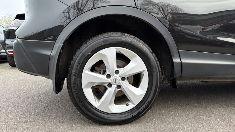 Nissan Qashqai 1.3 DiG-T Acenta Premium 5dr Petrol Hatchback